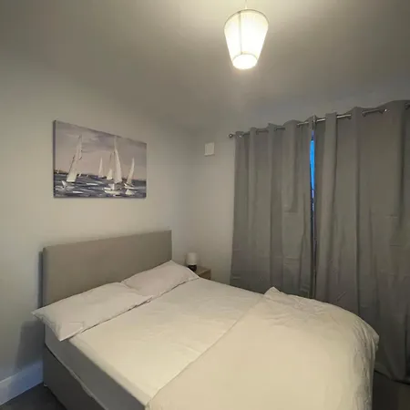 The Slane Проживание в семье